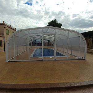 Modelo de piscina con cubiertas de Freedom Pools Center