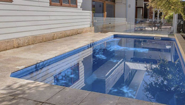 Modelo de piscinas de poliéster de Freedom Pools Center